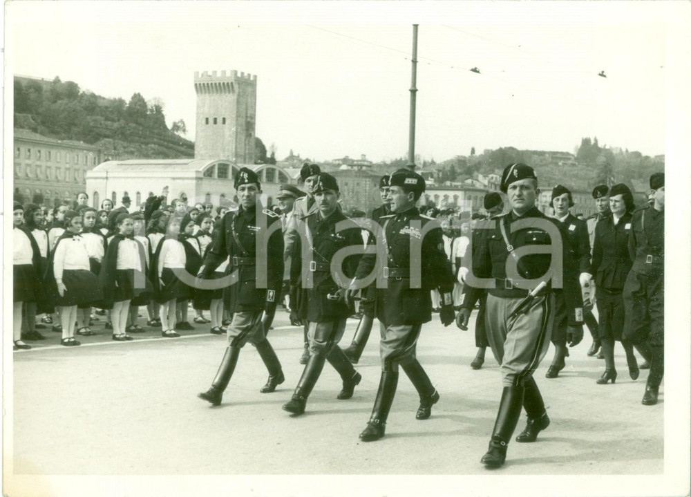 Fotografia d epoca originale 1938 FIRENZE Achille STARACE passa in rassegna Piccole Italiane Fotografia 1