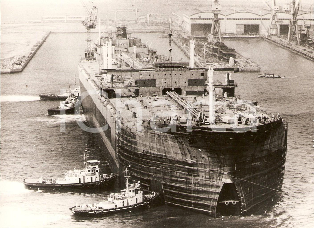 Fotografia d epoca originale 1966 JAPAN  IHI CORPORATION Launch of the crude oil tanker IDEMITSU MARU Foto 1