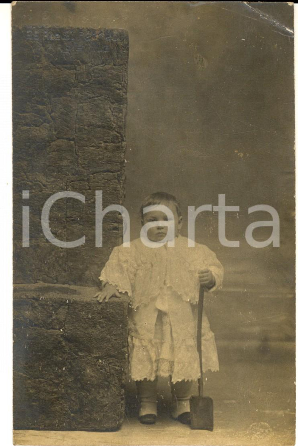 Fotografia d epoca originale 1910 ca MARSEILLE Ritratto di bambino con la paletta Foto cartolina BONFORT 1