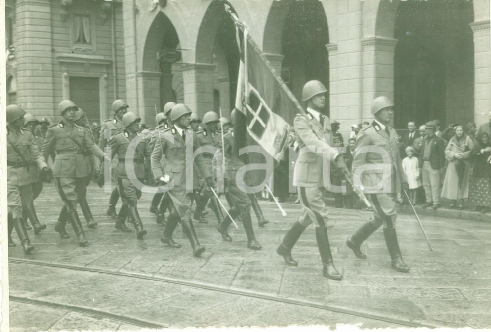 Fotografia d epoca originale 1935 NAPOLI ? Parata dei volontari dell AFRICA ORIENTALE Fotografia 1