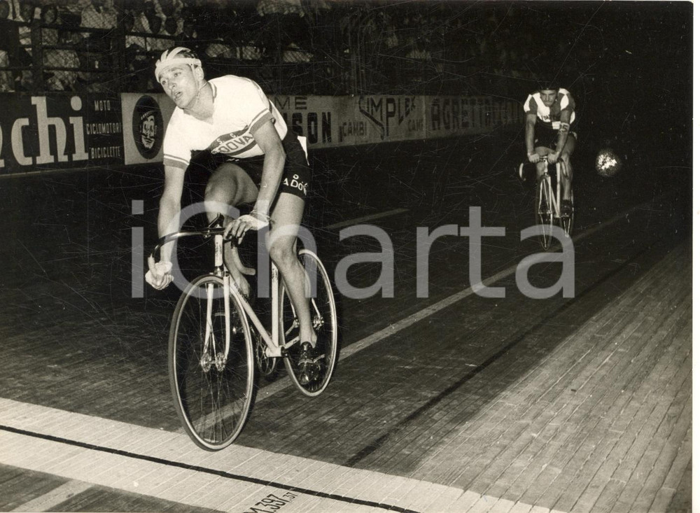 1958 MILANO CICLISMO Mondiali Dilettanti - Valentino GASPARELLA al traguardo 