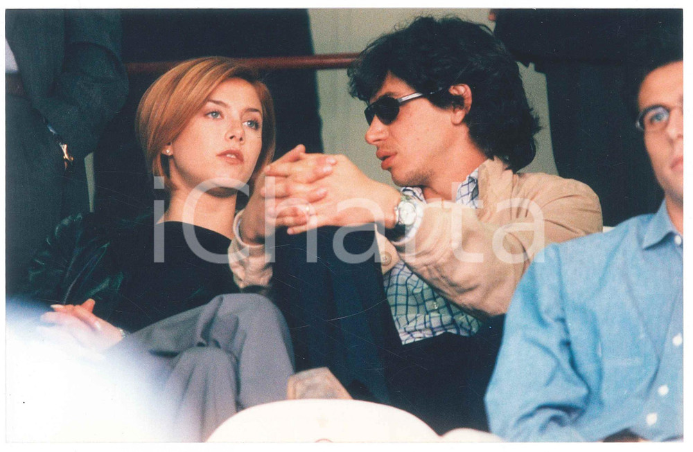 Fotografia d epoca originale 1995 ca CALCIO ITALIA Demetrio ALBERTINI e Uriana CAPONE allo stadio Foto 1