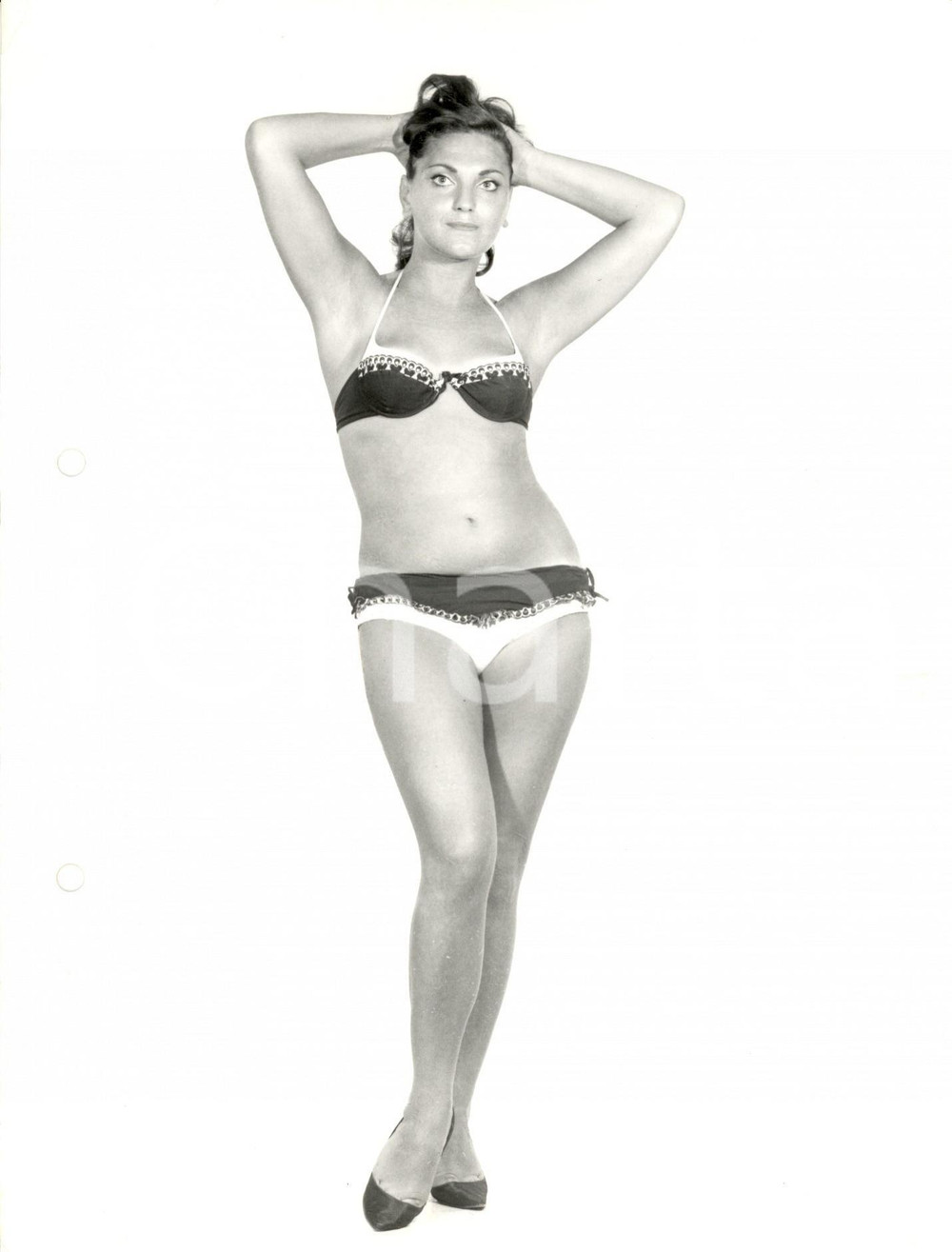 Fotografia d epoca originale 1960 ca MILANO MODA Modella con costume a due pezzi bianco e nero Foto RIPOLI 1