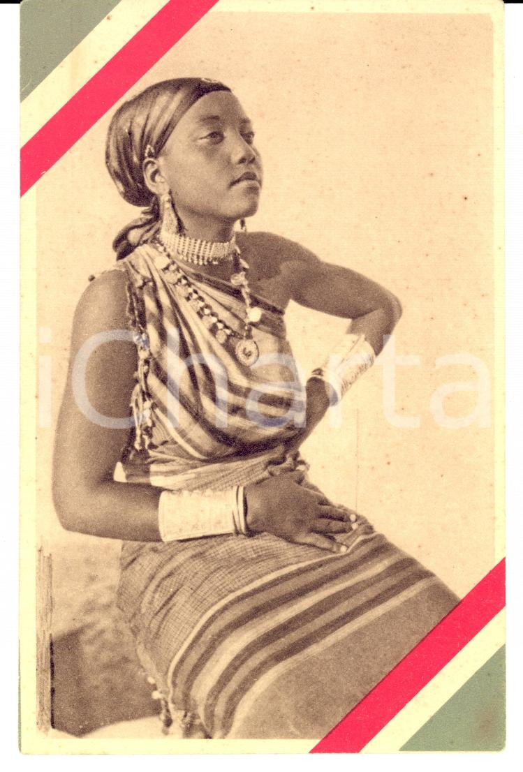 Cartolina originale da collezione 1930 ca AOI Giovane bellezza etiope seduta Cartolina COLONIALE FP NV 1