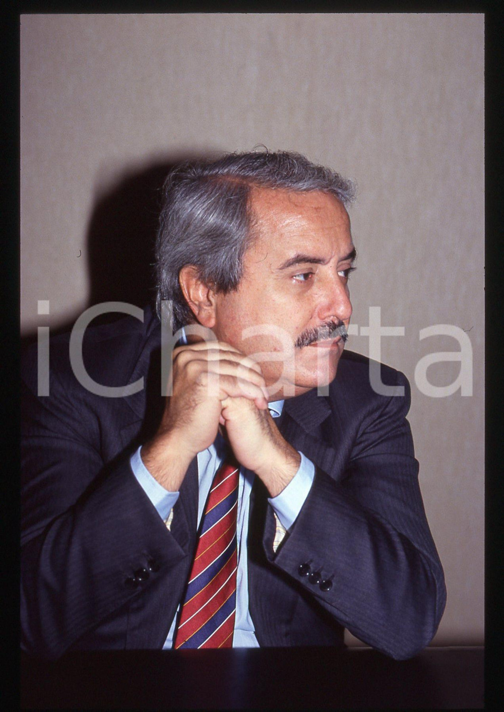 Fotografia d epoca originale 35mm vintage slide 1990 ca COSTUME Giovanni FALCONE Ritratto del magistrato 1 1