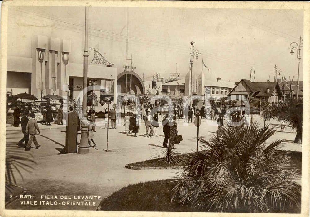 Cartolina originale da collezione 1937 BARI Viale ITALO-ORIENTALE Fiera del LEVANTE - Reale Mutua Assicurazioni 1