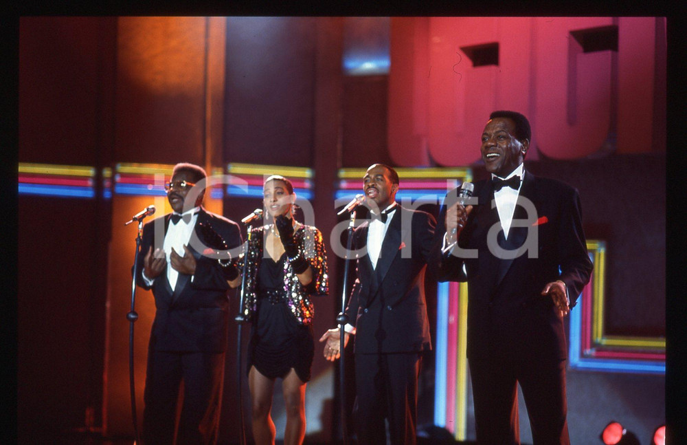 35mm vintage slide* 1991 TELEMIKE - THE PLATTERS durante l'esibizione (7)