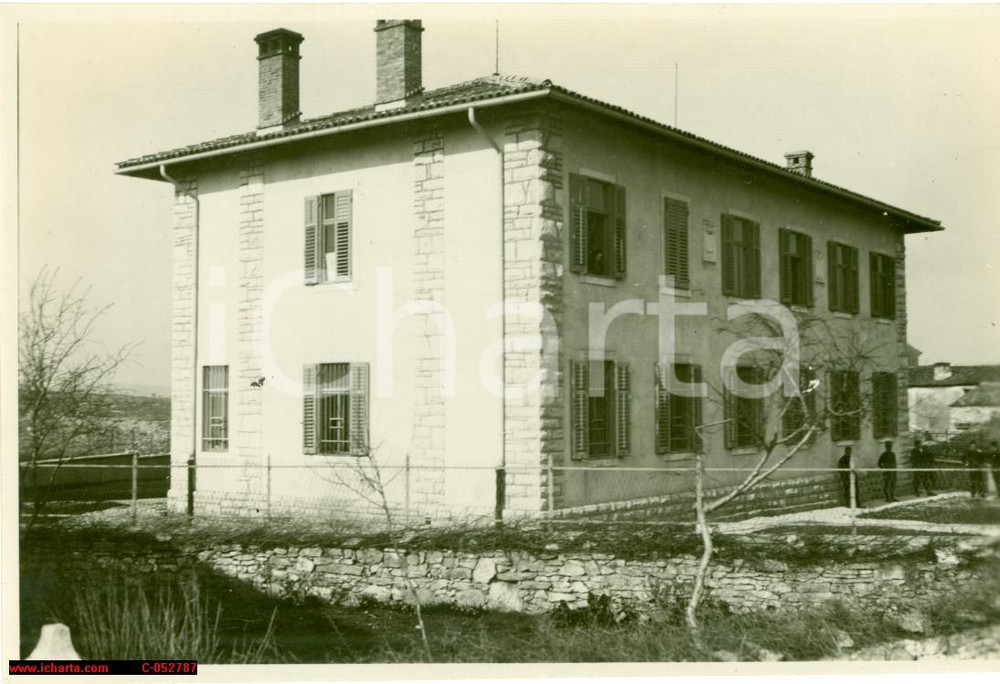 Fotografia d epoca originale 1930 circa BARBANA CROAZIA Carabinieri Reali nel cortile della caserma Foto 1