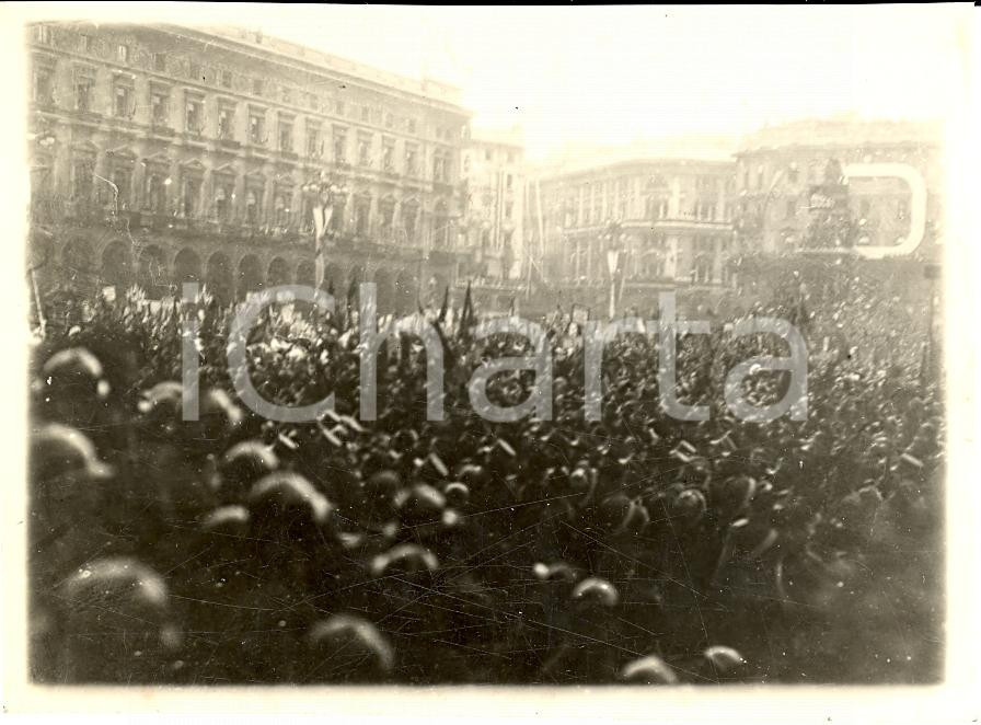 Fotografia d epoca originale 1935 ca MILANO Adunata di popolo in Piazza DUOMO per ascoltare il DUCE Foto 1