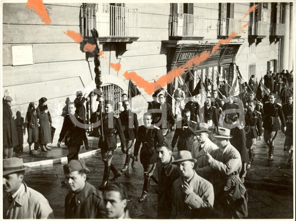 Fotografia d epoca originale 1940 ca NAPOLI WW2 Adunata Fascismo universitario GUF MUSSOLINI Fotografia 1
