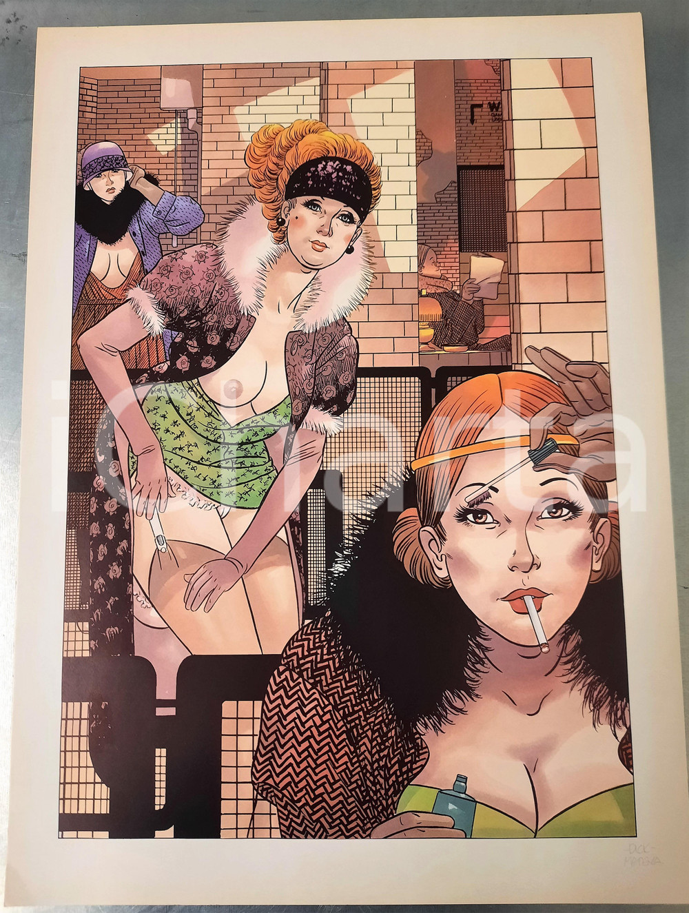 1991 Dick MATENA - Das Leben am Bahnhof - SIGNED EROTIC colour print (6) n. 208 Tavola a colori numerata e firmata in originale dall'illustratore olandese Dick Matena. La tavola proviene dal portfolio "Das Leben am Bahnhof ", edito nel 1991 in tiratura limitata di 400 esemplari. La tavola proviene dall'esemplare n&deg; 208.EDITORE: ArborisFORMATO: 33x46 cmCONDIZIONI: G (ma piccola piegatura angolare)    originale e autentica 1