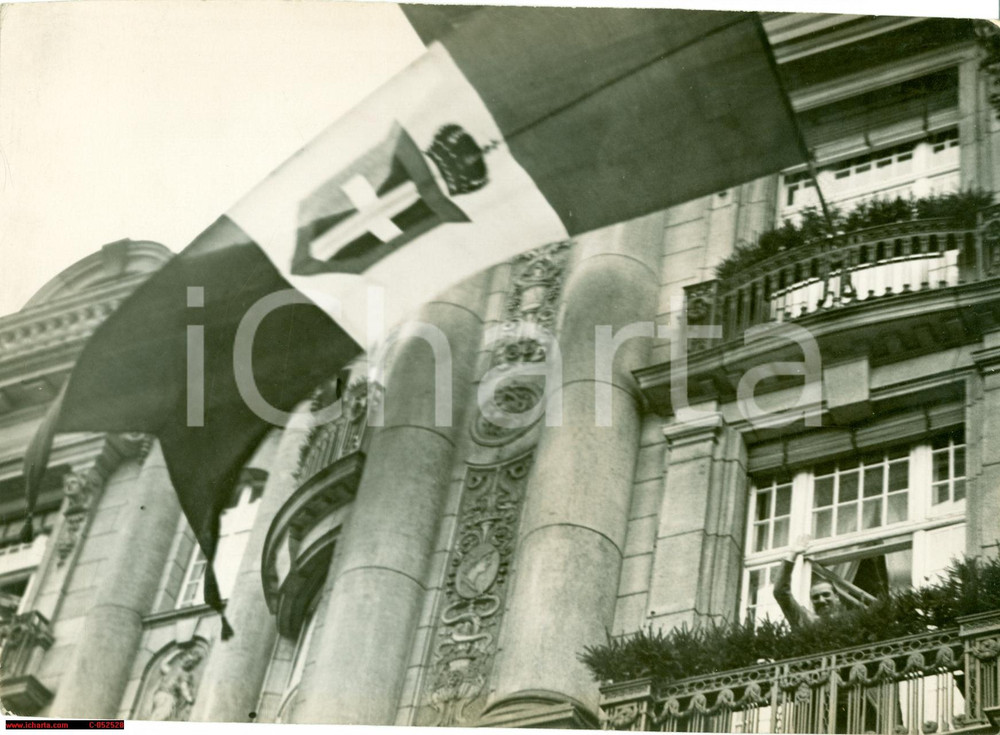 Fotografia d'epoca originale 1939 MILANO Dino GRANDI saluta la folla milanese PHOTO 1