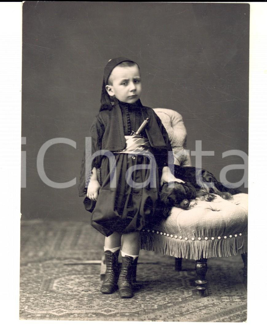 Fotografia d epoca originale 1900 ca FIRENZE Ritratto di bambino in costume turco Foto ALINARI 11x13 1