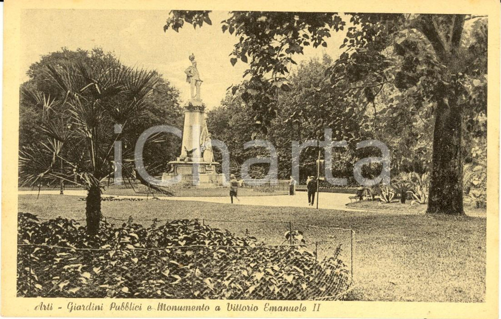 Cartolina originale da collezione 1930 ca ASTI Giardini pubblici con monumento a VITTORIO EMANUELE II ANIMATA FP 1
