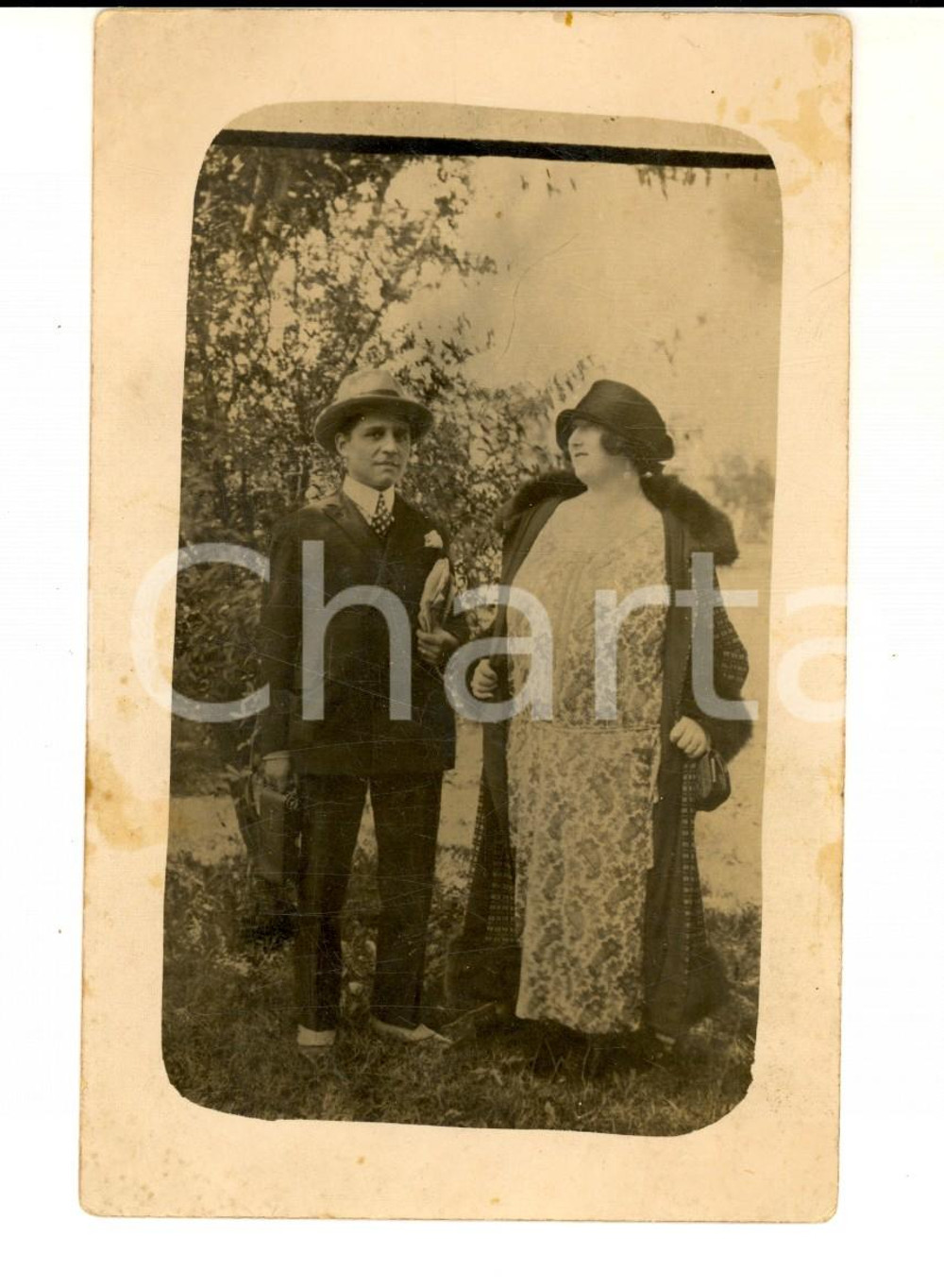 Fotografia d epoca originale 1920 ca MILANO ? Una giovane coppia di sposi Foto cartolina VINTAGE 1