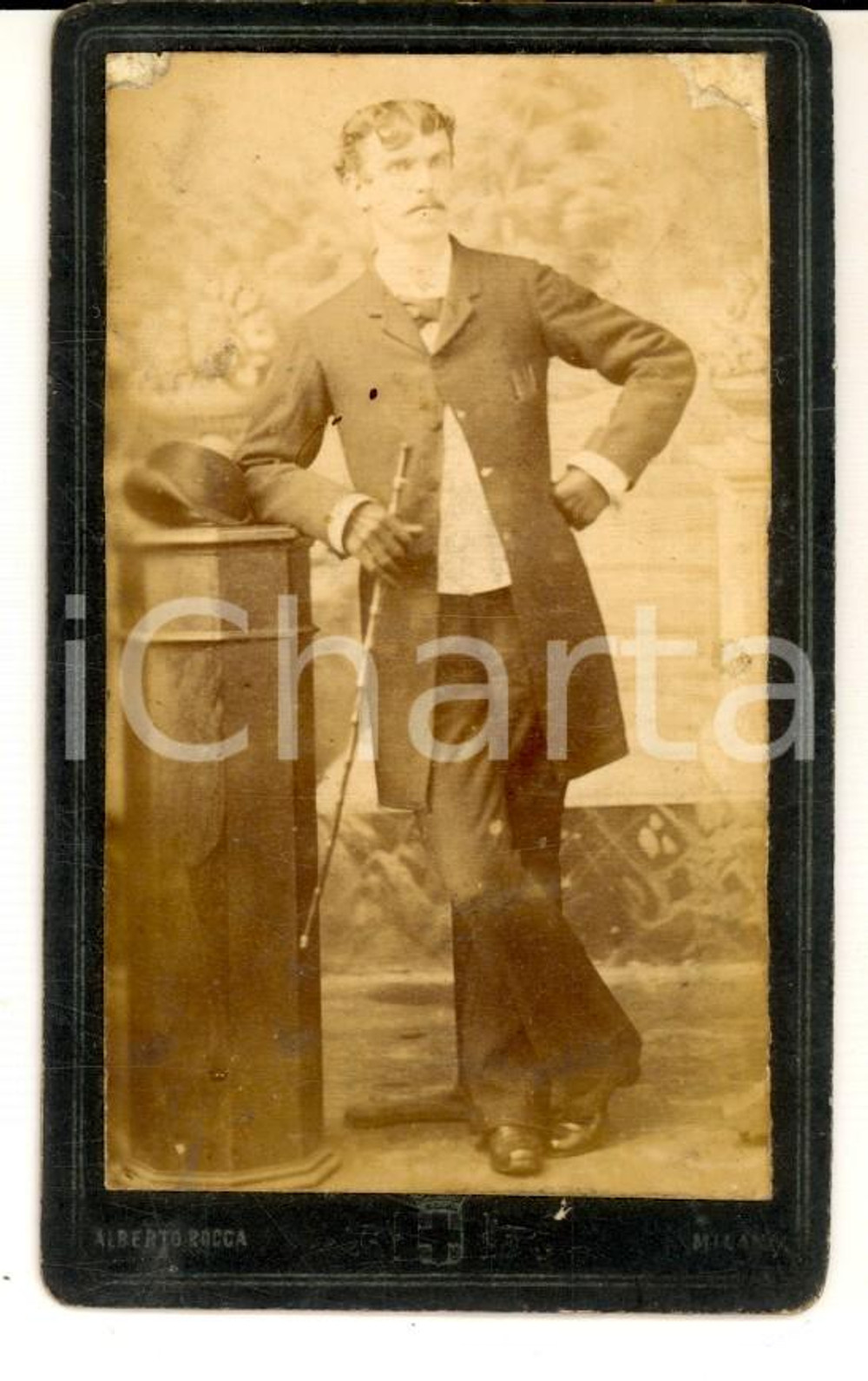 Fotografia d epoca originale 1890 ca MILANO Ritratto maschile in tenuta da passeggio Foto Alberto ROCCA CDV 1