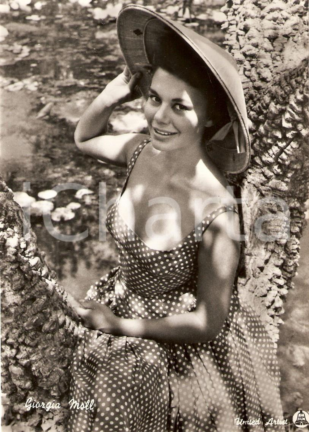 Cartolina originale da collezione 1950 ca CINEMA Giorgia MOLL indossa cappello orientale SUGEGASA *Cartolina FG NV 1