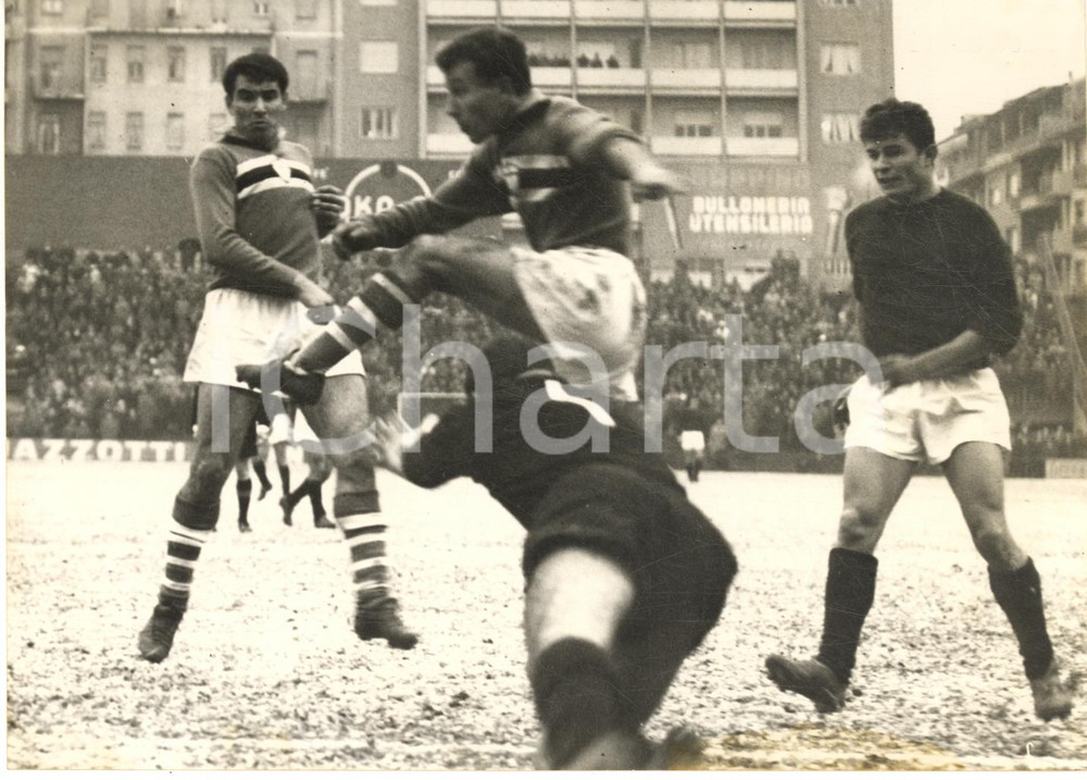 1961 CALCIO TORINO-SAMPDORIA 0-0 Parata Pietro BATTARA su Ulisse GUALTIERI *Foto