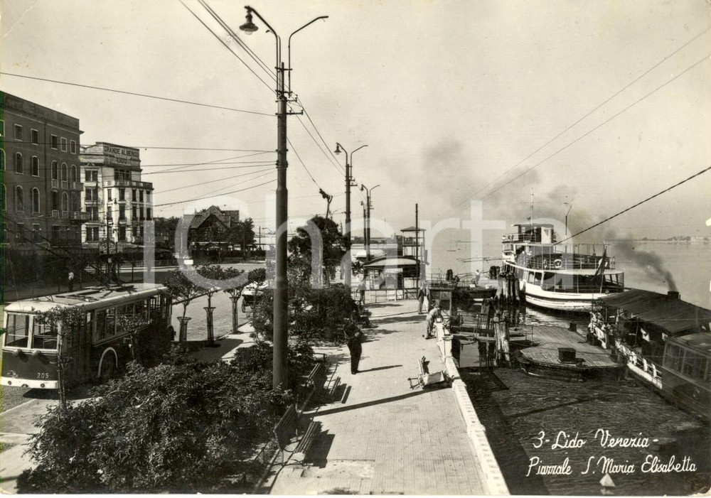 Cartolina originale da collezione 1959 LIDO di VENEZIA Piazzale SANTA MARIA ELISABETTA con filobus e barche FG VG 1