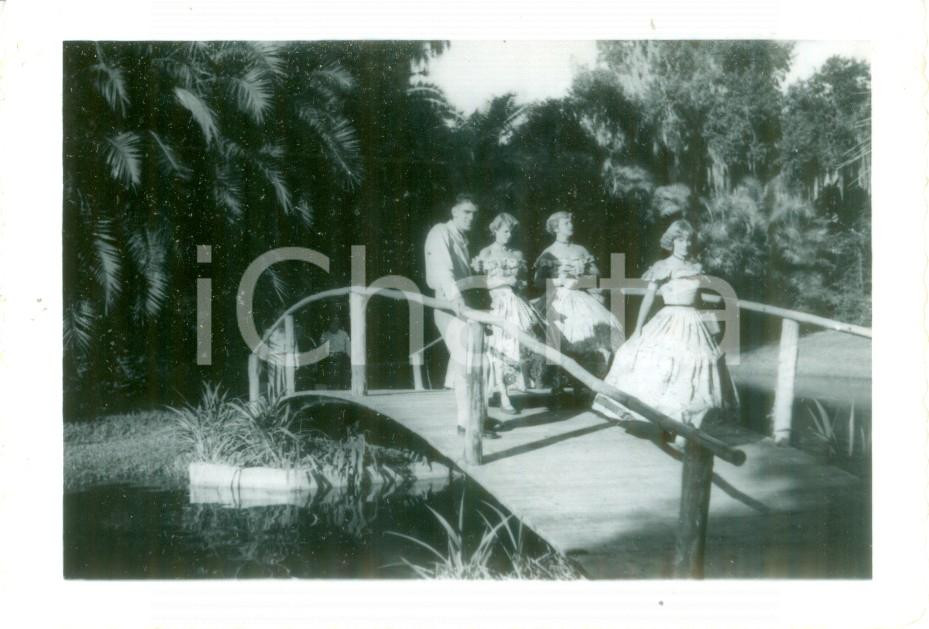 Fotografia d epoca originale 1953 WINTER HAVEN FLORIDA Ufficiale con dame in costume al CYPRESS GARDENS Foto 1