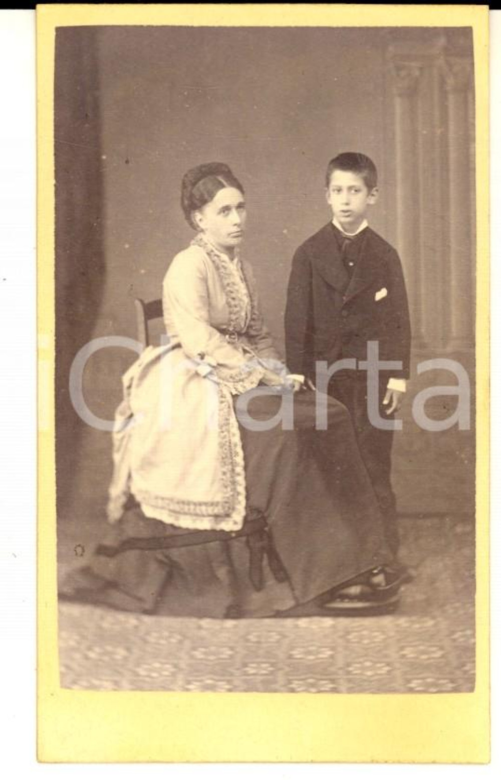 Fotografia d epoca originale 1870 ca MANTOVA Ritratto di una madre con il figlio  Foto Andrea PREMI CDV 1