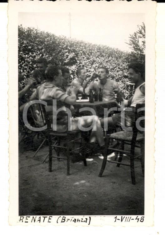 Fotografia d epoca originale 1948 RENATE CICLISMO Birra per la pausa dei corridori Foto VINTAGE 6x9 1