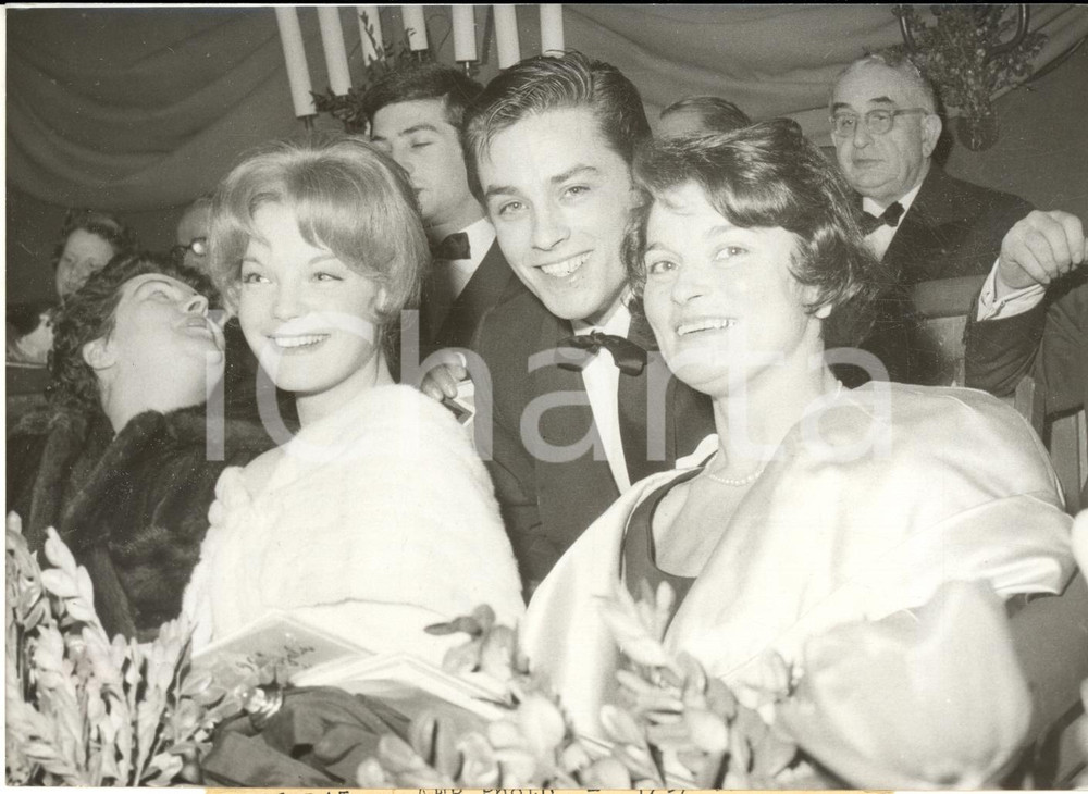 1959 PARIS Romy SCHNEIDER et Alain DELON au Gala de l'Union des Artistes*Photo