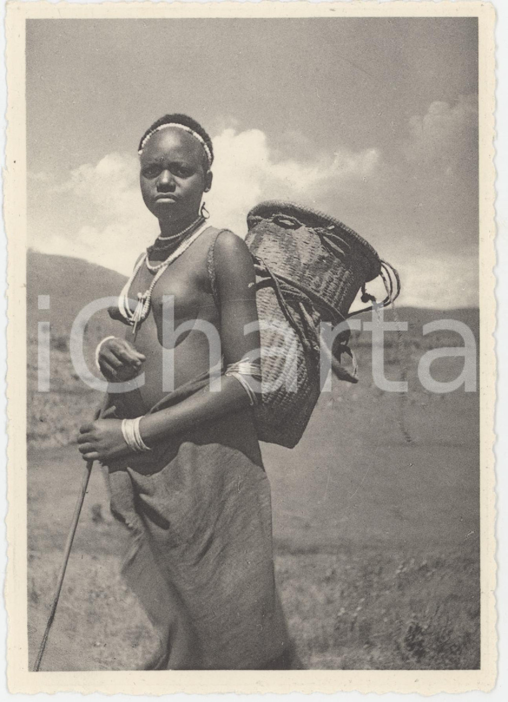 1940 ca CONGO BELGE - KIVU Femme Banya-Bongo NU ETHNIQUE Carte postale (1)  Fotocartolina postale d'epoca.Non viaggiata.FOTOGRAFO: J.V. Leroy GOOD/buono  Formato: 15x10 cm originale e autentica 1
