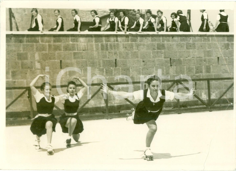 Fotografia d epoca originale 1938 TORINO ? Pattinatrici della GIL alla Mostra del Dopolavoro DANNEGGIATA 1