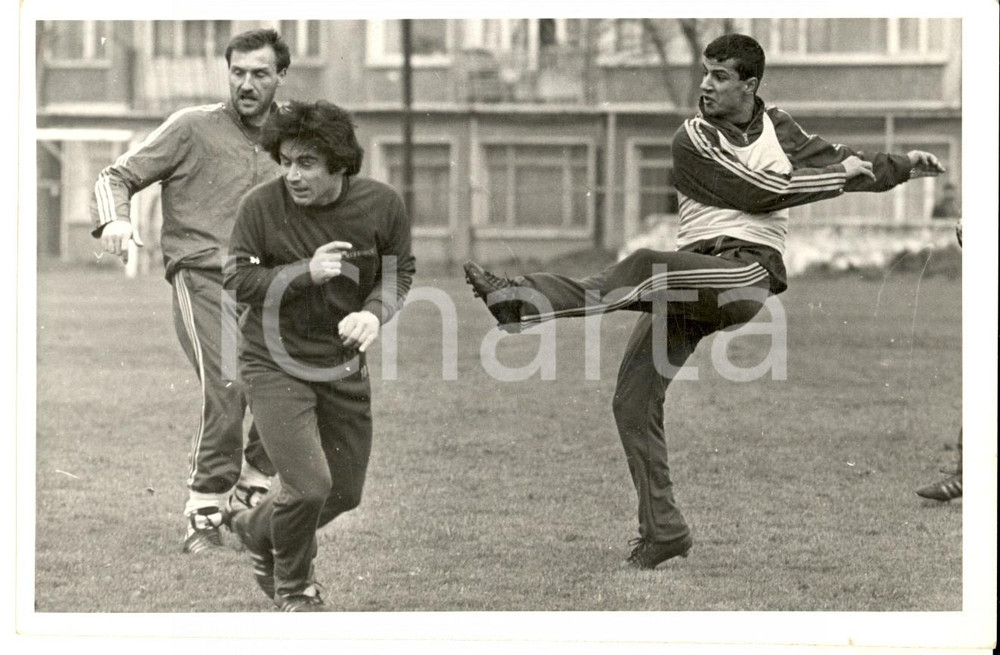 Fotografia d epoca originale 1984 CALCIO MILANO Gruppo di giocatori in allenamento Fotografia 18x13 1