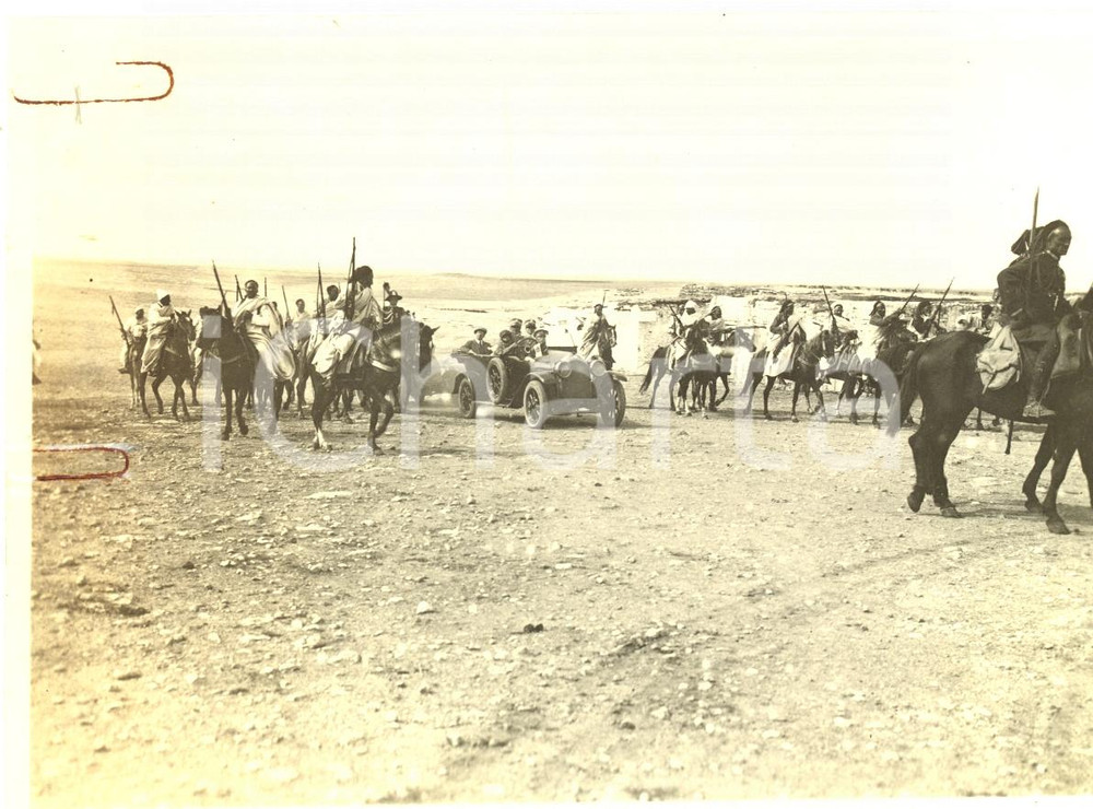 Fotografia d epoca originale 1924 ELABIAR LIBIA Arrivo di Roberto CANTALUPO scortato da militari locali 1