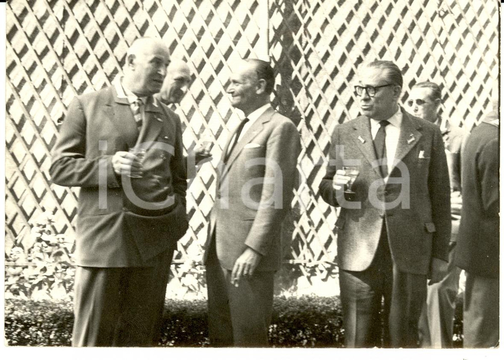 Fotografia d epoca originale 1958 PONZANO MONFERRATO AL Gen. Carlo MELOTTI con il conte Carlo CAVALLERO 1