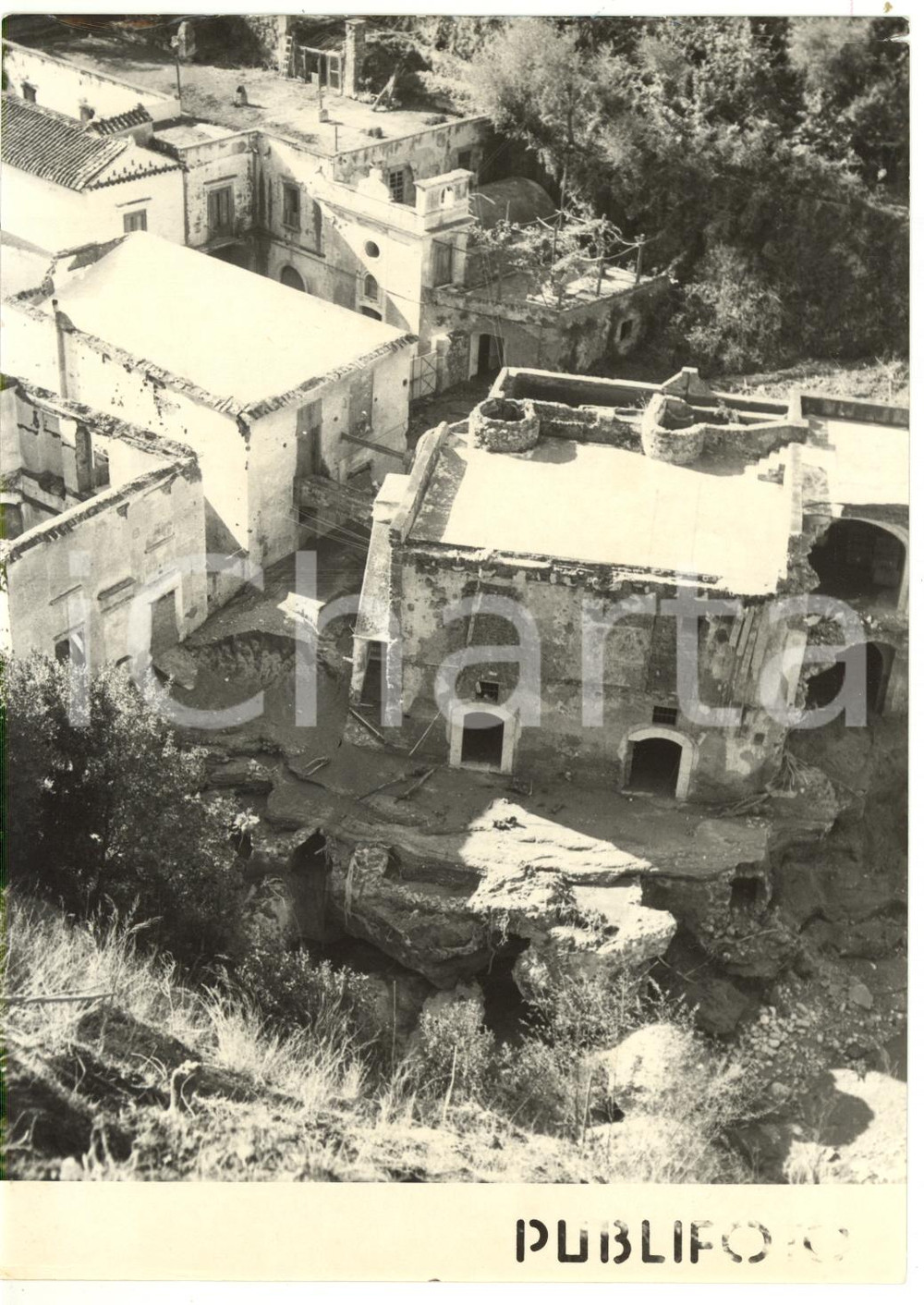 1954 ALLUVIONE NEL SALERNITANO - VIETRI SUL MARE Case devastate dal fango *Foto