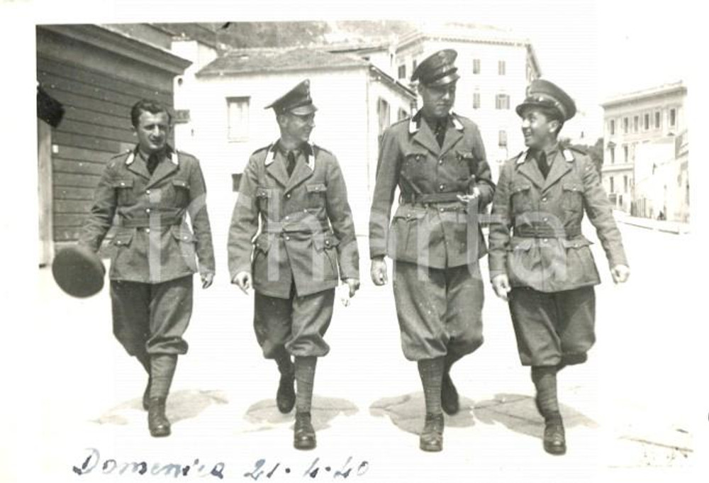Fotografia d'epoca originale 1940 WW2 SALERNO Ufficiali Artiglieria Pesante Campale in libera uscita *Foto 1