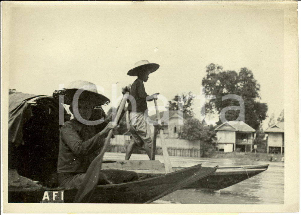 Fotografia d epoca originale 1941 LOPBURI THAILANDIA Contadini Thai in barca sul MEKONG Fotografia 1