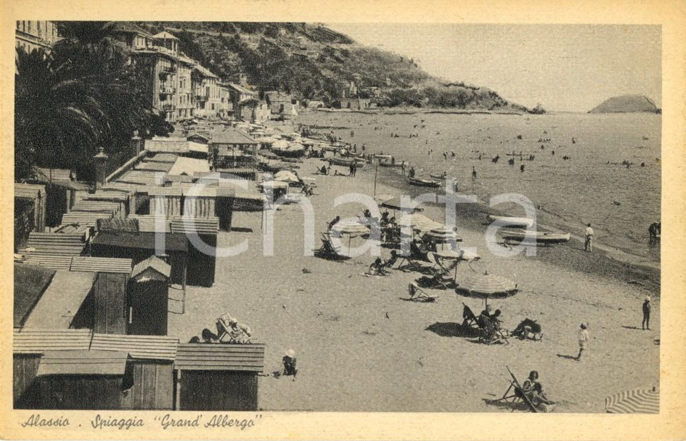 Cartolina originale da collezione 1939 ALASSIO SV Veduta della spiaggia con GRAND HOTEL Animata FP NV 1