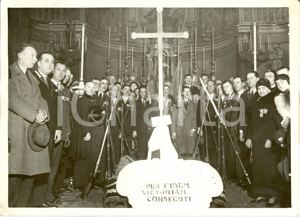 Fotografia d epoca originale 1931 TORINO Chiesa SANTA BARBARA Granatieri commemorano Angelo GENOVESE Foto 1