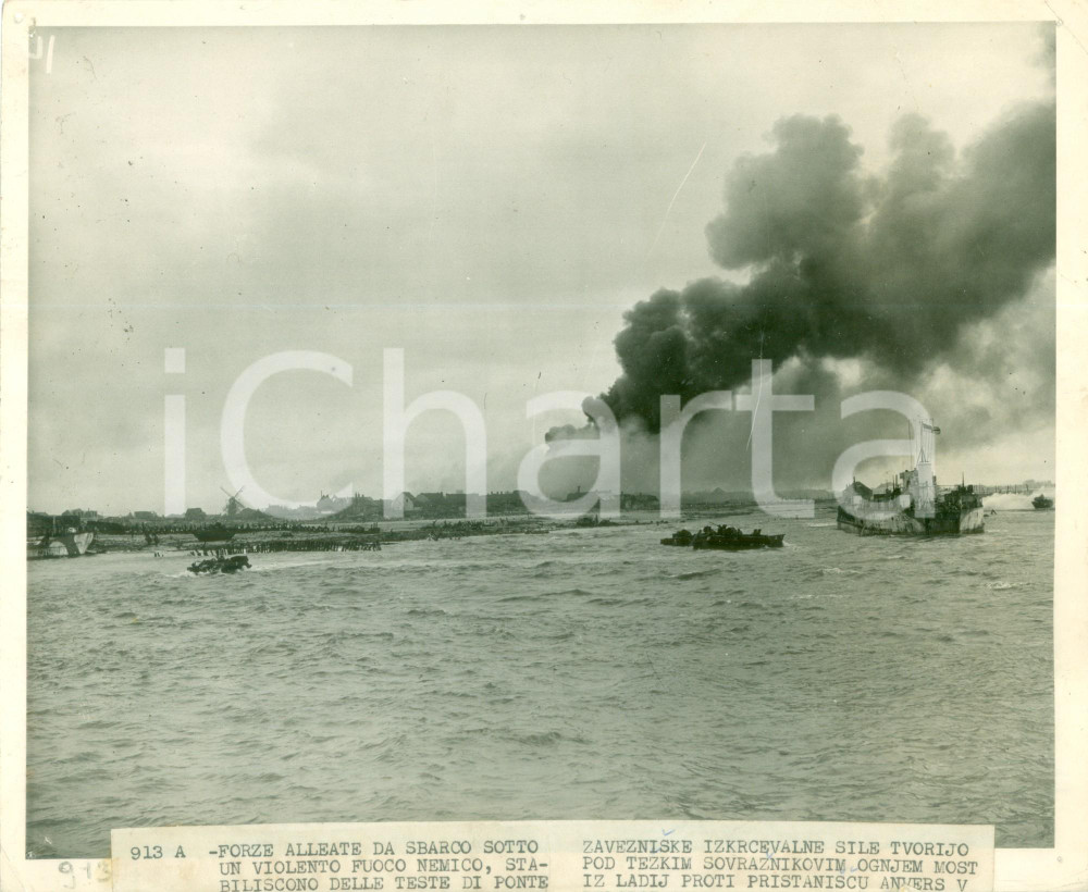 Fotografia d epoca originale 1944 ANTWERPEN WW2 Forze britanniche preparano lo sbarco sotto fuoco nemico Foto 1