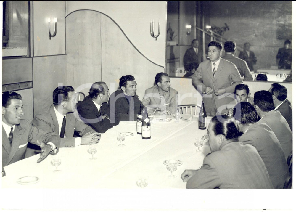 1954 MILANO Riunione ciclisti squalificati - Fausto COPPI Fiorenzo MAGNI *Foto