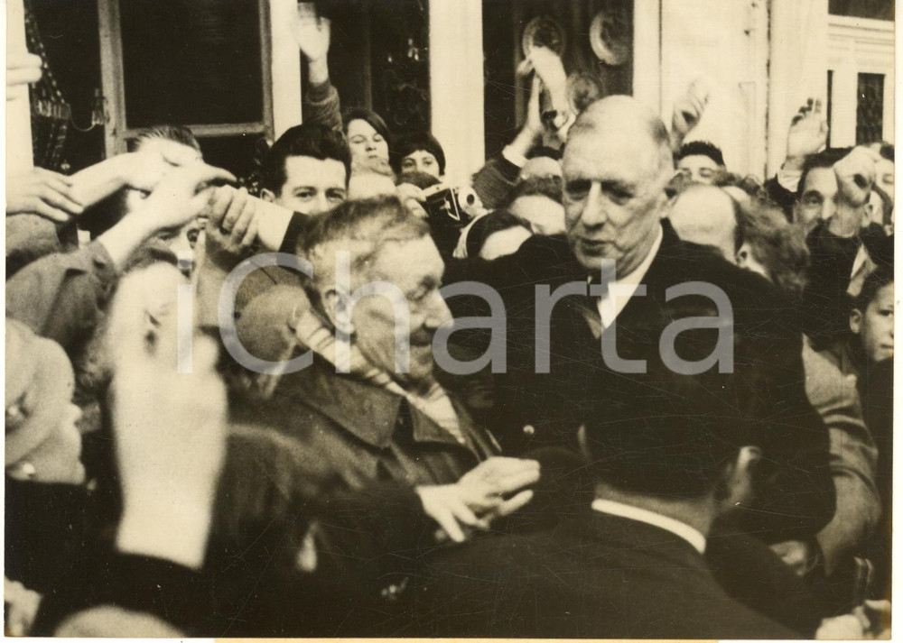 1959 BELFORT Général Charles DE GAULLE acclamé par a foule *Photo 18x13 cm