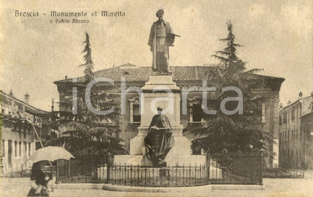 Cartolina originale da collezione 1917 BRESCIA Donna con ombrello davanti monumento a Alessandro Bonvicino MORETTO 1