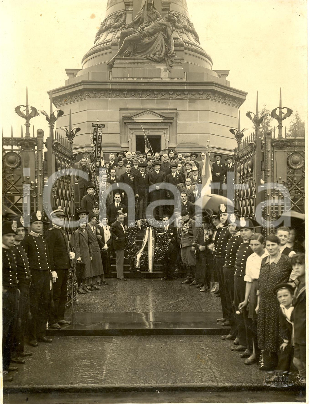 Fotografia d'epoca originale 1935 ca MONZA Associazione Invalidi CAPPELLA ESPIATORIA *Fotografia 1