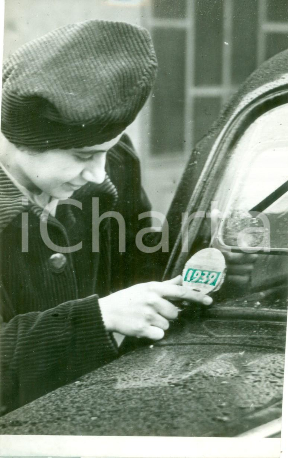 Fotografia d epoca originale 1939 MILANO L applicazione del nuovo bollo auto del RACI Fotografia 1
