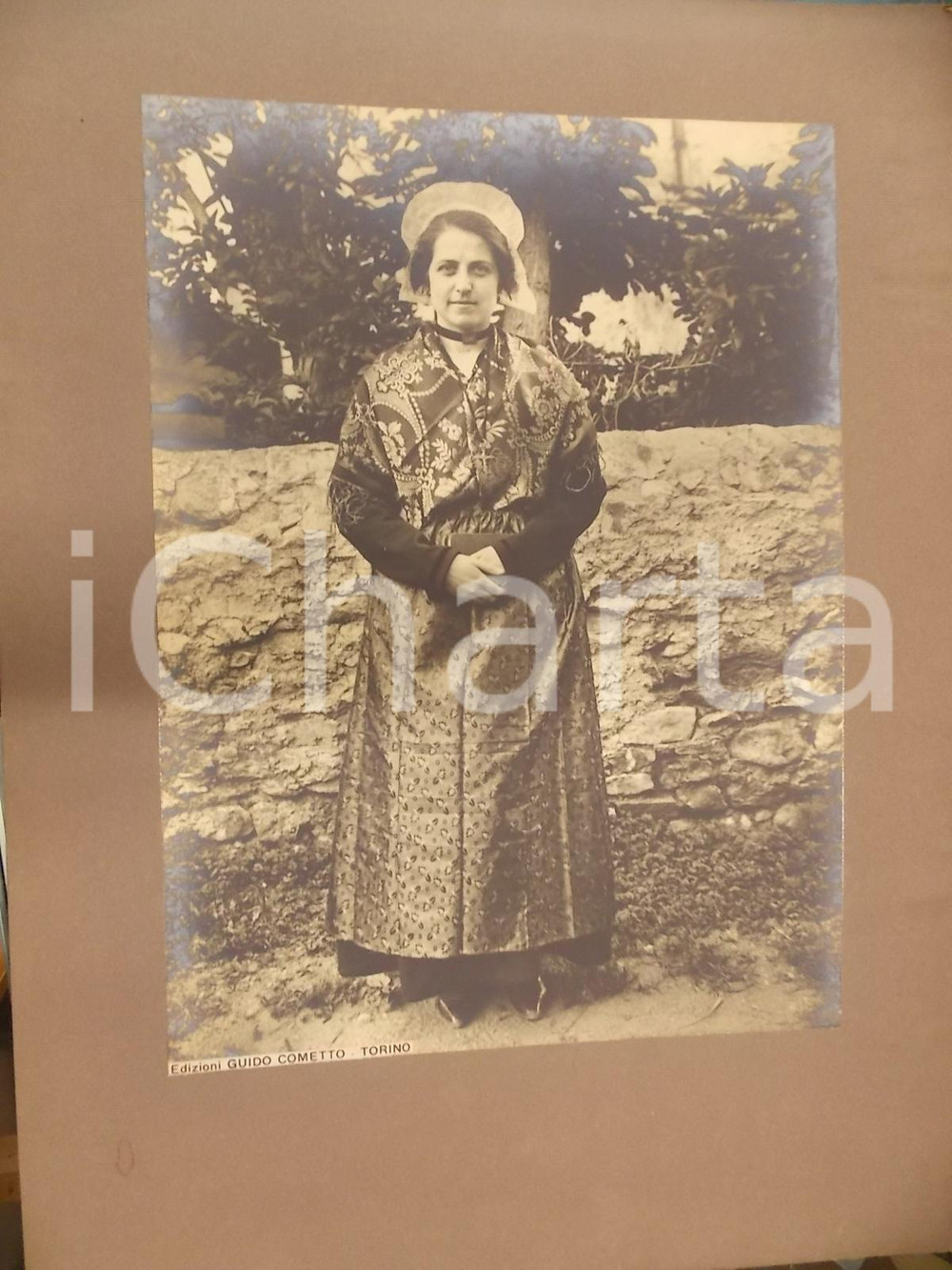 Fotografia d epoca originale 1940 ca TORINO Ritratto di donna in costume tradizionale Foto ed. Guido COMETTO 1