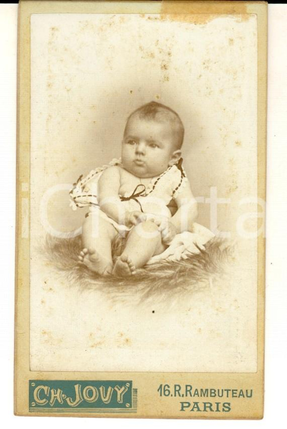 Fotografia d epoca originale 1890 ca PARIS Portrait d enfant de quelques mois Photo Charles JOUY CDV 1