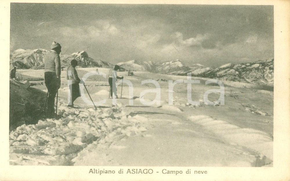 Cartolina originale da collezione 1935 ca ASIAGO (VI) Sciatori sulle piste innevate *Cartolina FP NV 1