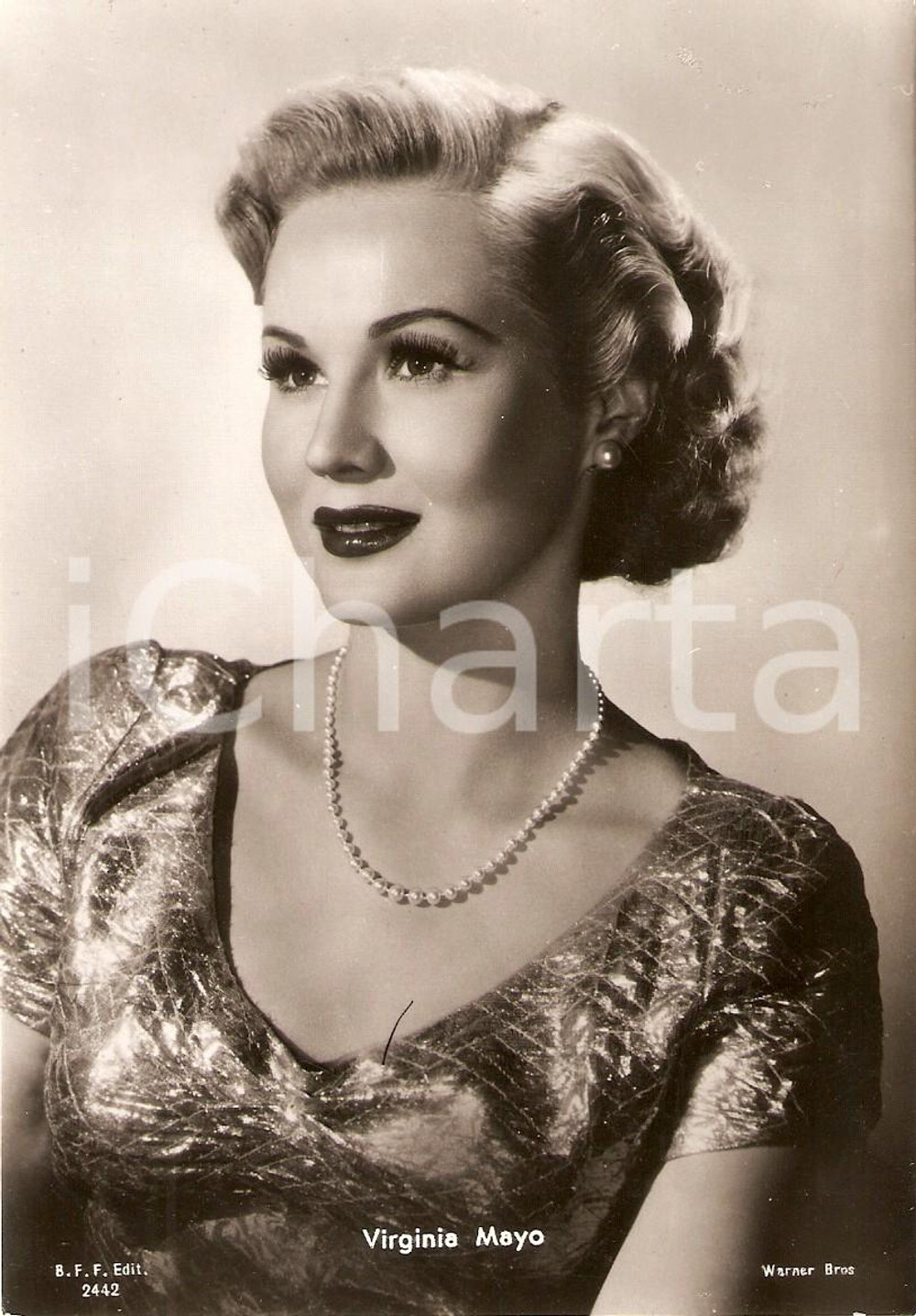 Cartolina originale da collezione 1950 ca CINEMA Actress Virginia MAYO wears pearl necklace *Cartolina FG NV 1
