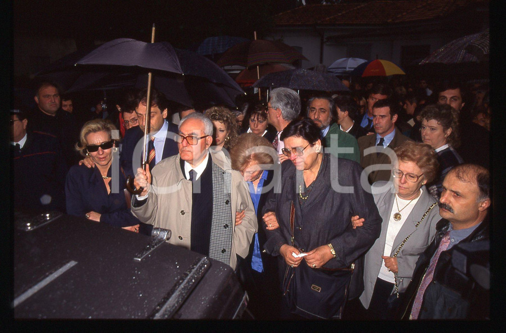 35mm vintage slide* 1995 BUSTO ARSIZIO Funerali di Mia MARTINI Giuseppe BERTÉ 6
