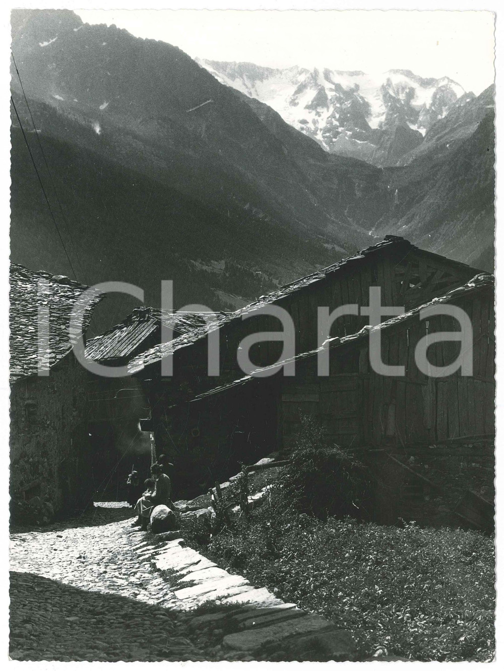 Fotografia d epoca originale 1955 ca VEZZA D OGLIO Vecchie case a TU 2 Foto Gualtiero LAENG FIRMATA 1