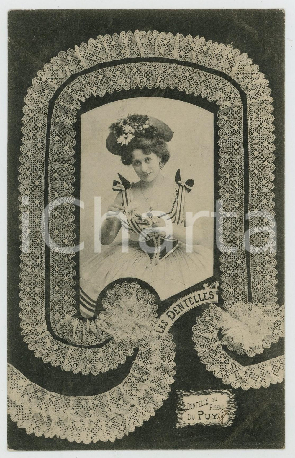 1902 LES DENTELLES - Dentelle au Fuseau du Puy - Lace - French postcard  Cartolina postale d'epoca, viaggiata.CONDIZIONI: G (lieve piegatura al lato sinistro)FORMATO: FP    originale e autentica 1